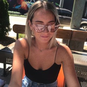 Meet your posher, Hailey!